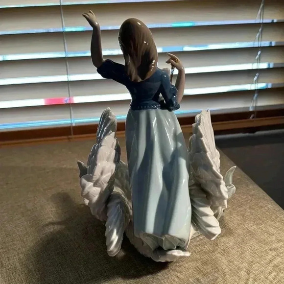 LLADRO Porcelain Figurine"The Swan and the Princess" #5705 9" T 8"W 8"D Mint - Picture 3 of 4